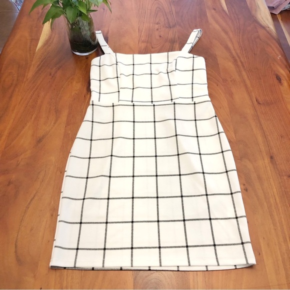 APRICOT Minimalist Feminine White Camisole Summer Festival Mini Dress. Medium - Picture 9 of 14